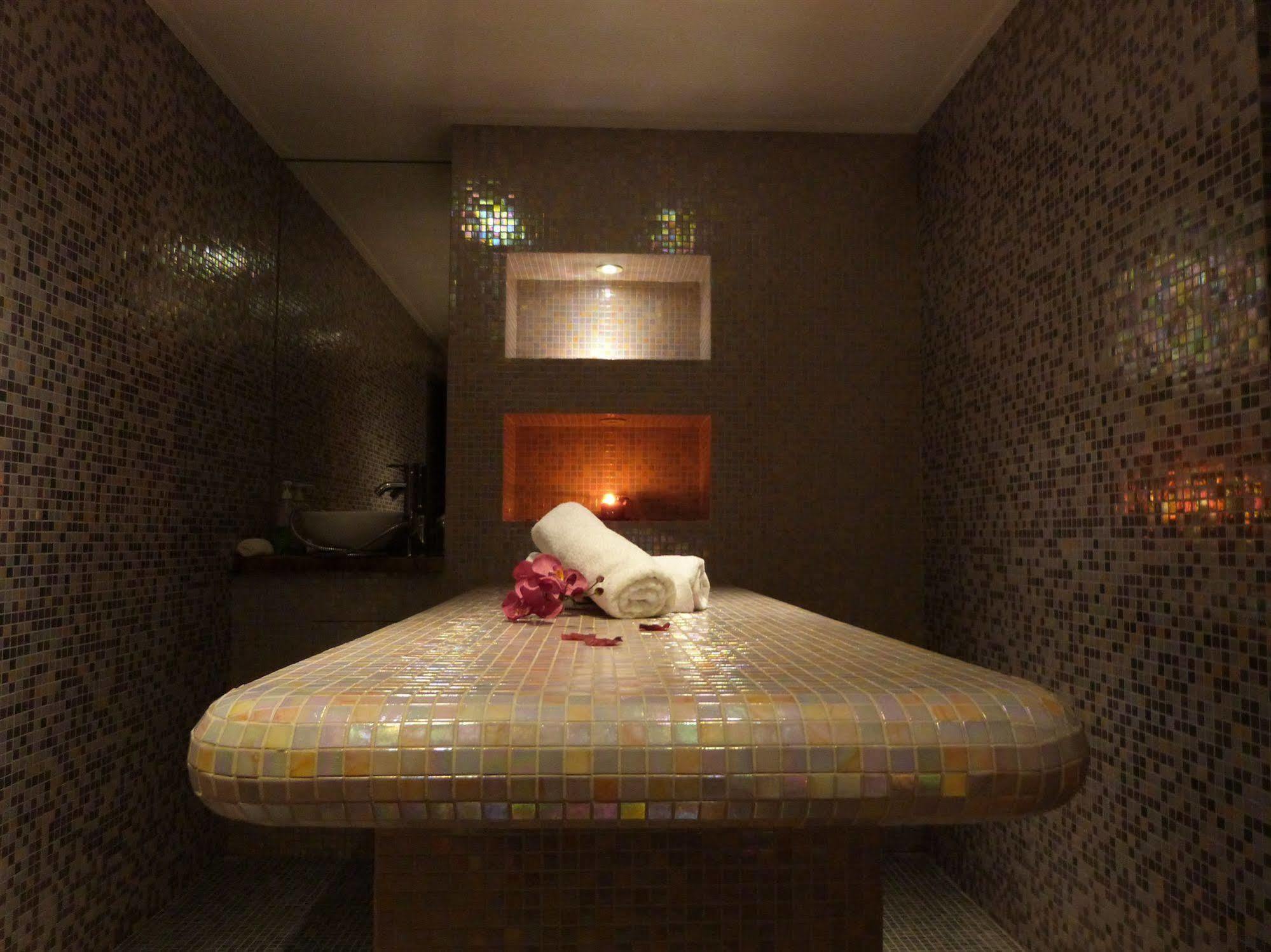 Ax Hotel Spa & Restaurant Chorges Eksteriør bilde